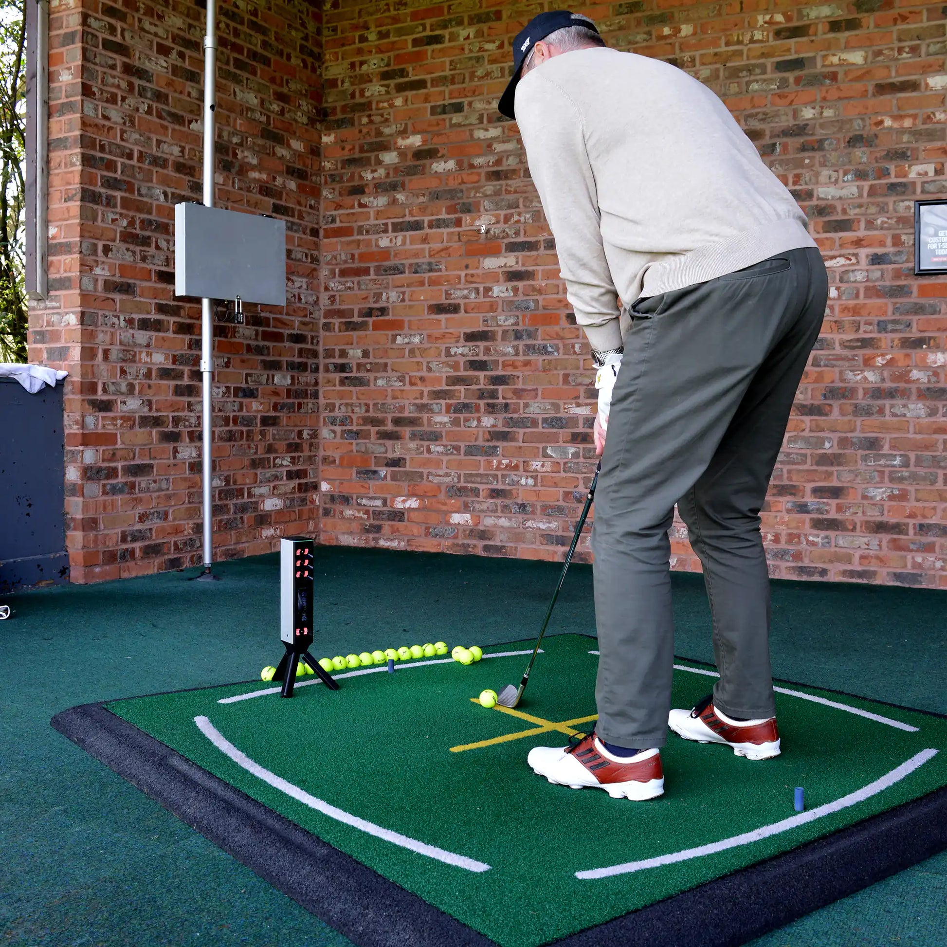 Square Golf Omni Launch Monitor | Indoor & Outdoor Golf Simulator Square Golf Omni Launch Monitor | Indoor & Outdoor Golf Simulator